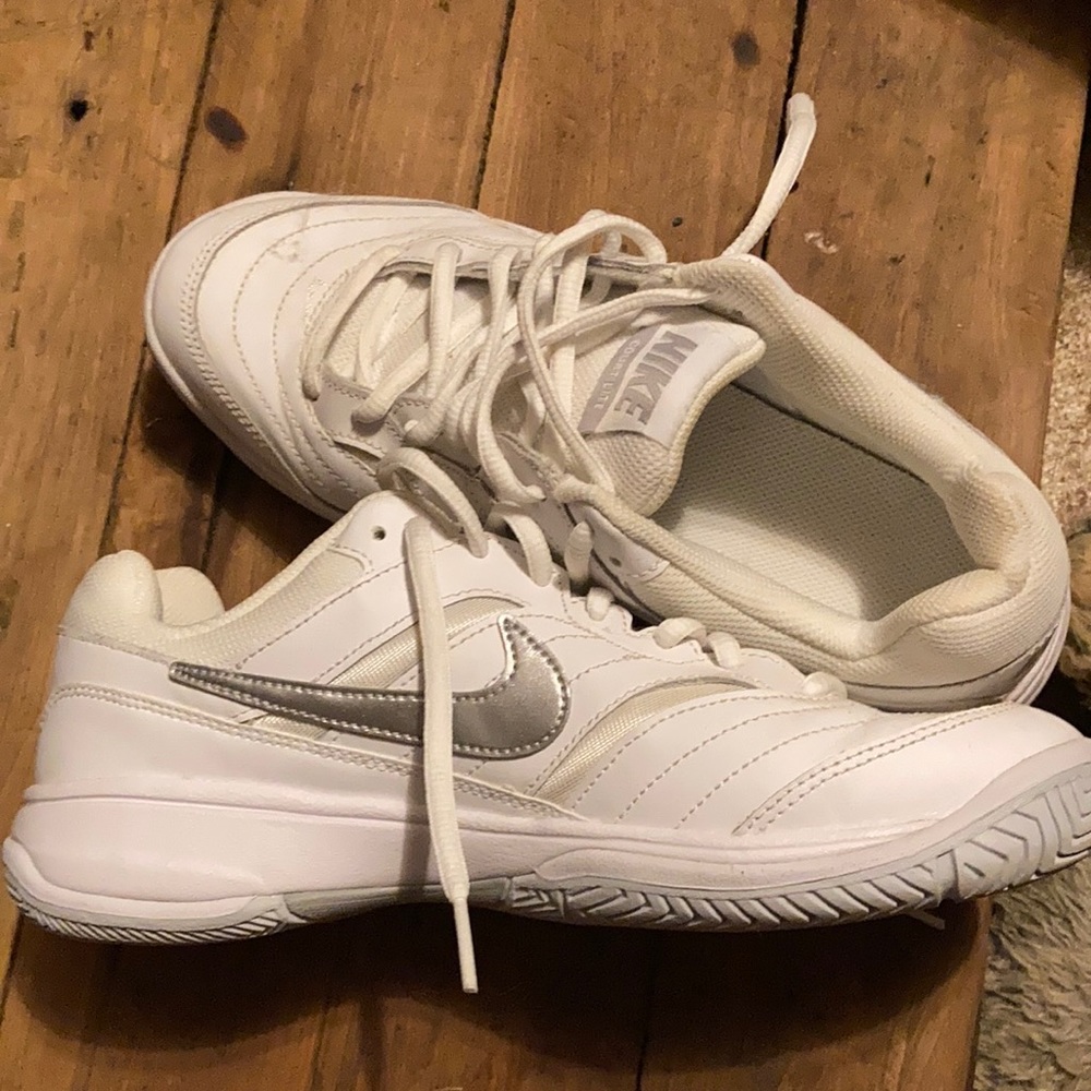 Nike walking shoes NWOT